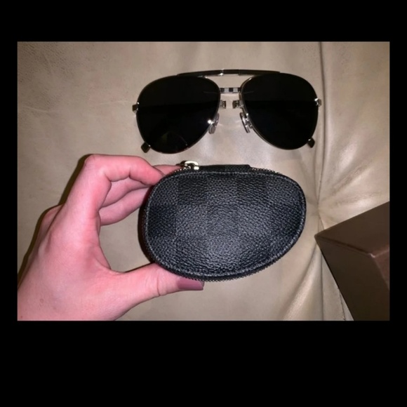 LV Foldable Pilot Sunglases DISCONTINUED - Picture 7 of 7